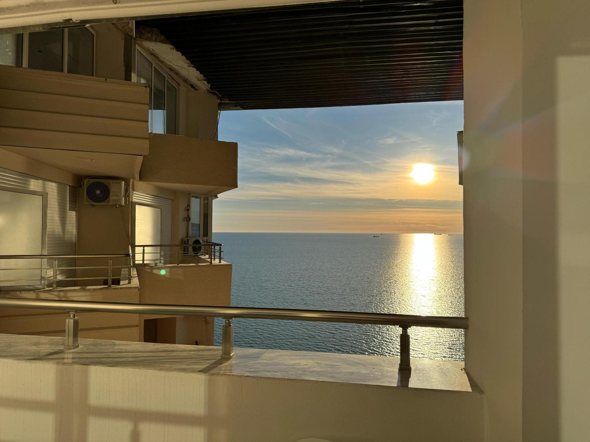 Beachfront Marilyn Durrës Extérieur photo